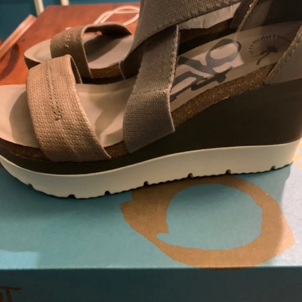 NWT OTBT Sandals